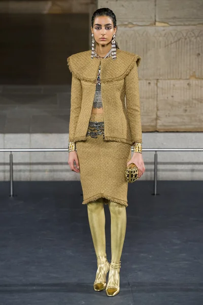 Look 8